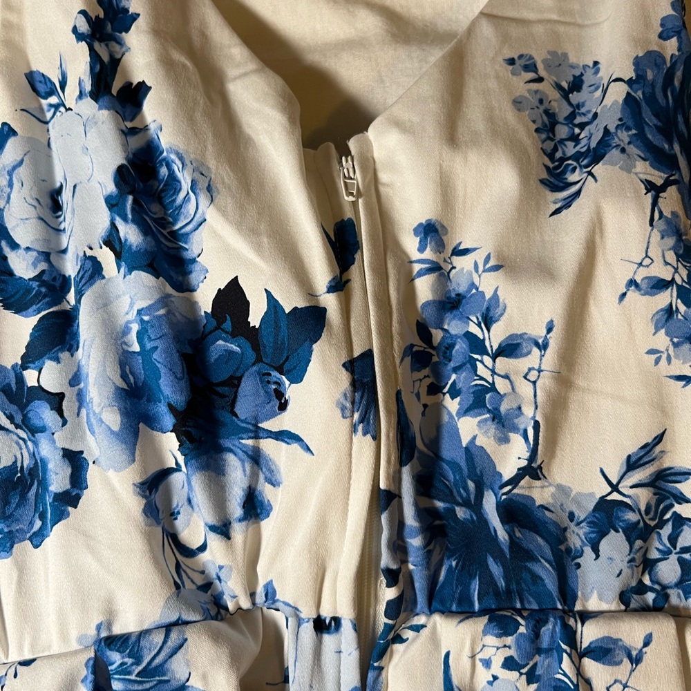 Blue & white floral fit & flare sweetheart dress
